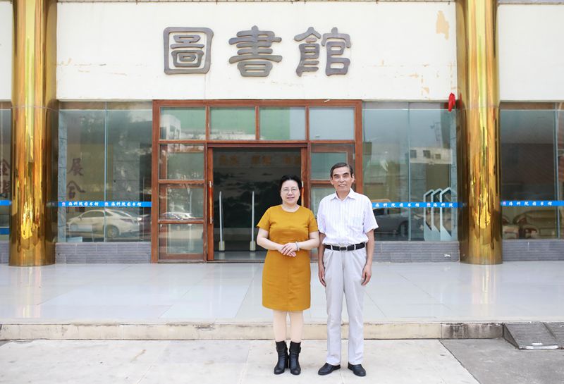 吴兆麟教授和杨秀英总裁合影.jpg